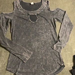 Cold shoulder gray long sleeve top NWOT sz Medium